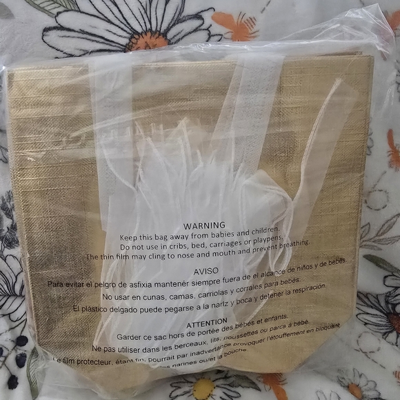 Elegant Gold Thank You For Celebrating With Us Gift Bags & Ribbon 25 Count - Picture 9 of 9